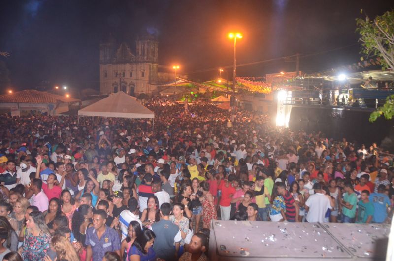 Convidados são recepcionados na abertura do Forró Siri 2015