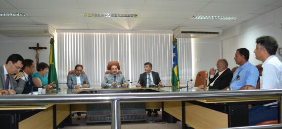 Deputado Samuel parabeniza técnicos da Deso mas critica o Governo