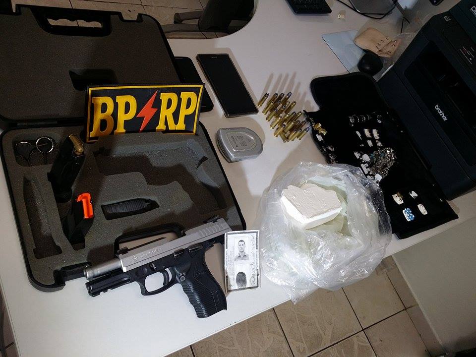 Policiais da RP prendem homem armado com pistola e droga no Fernando Collor