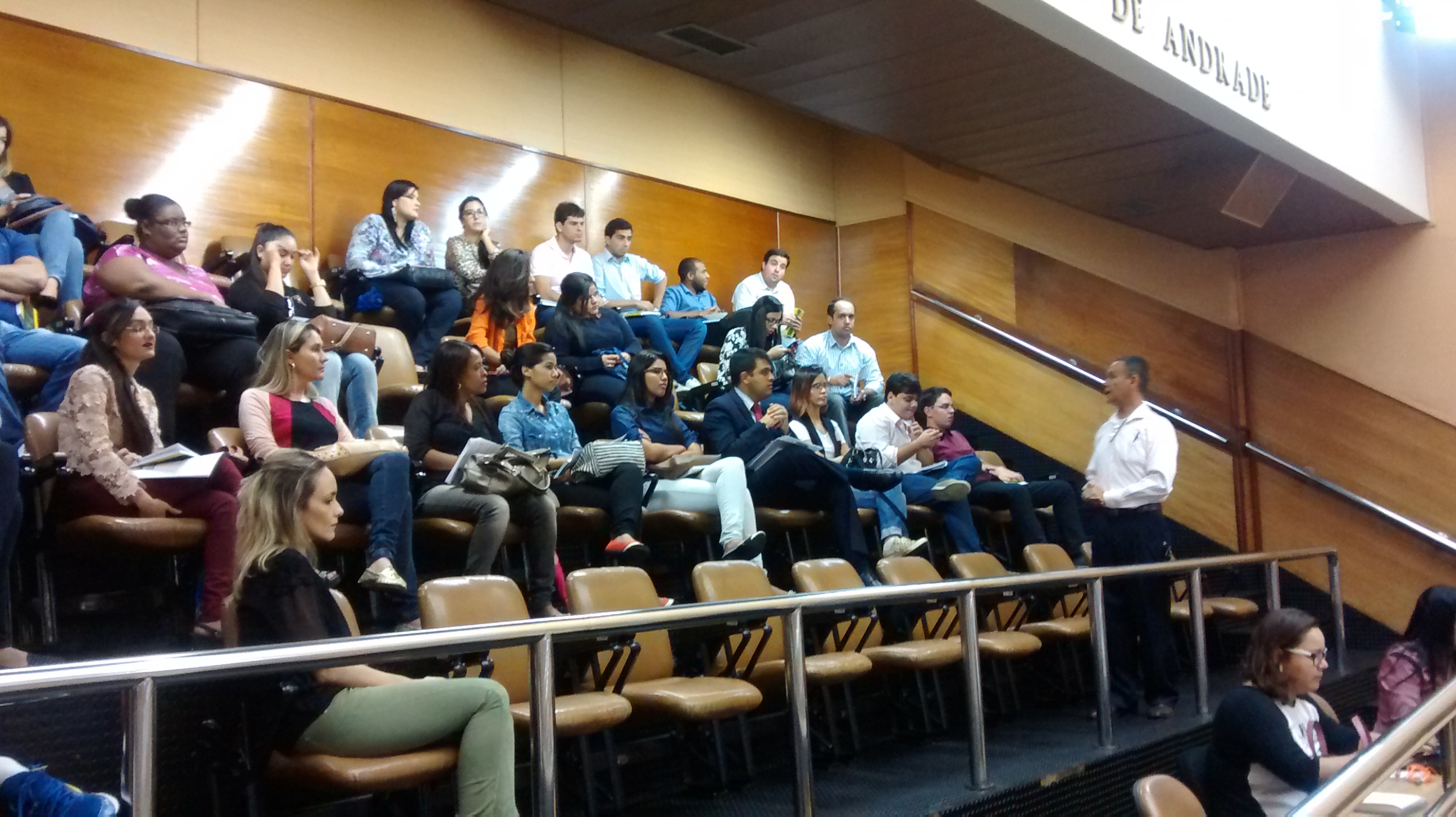 Alunos do curso de Direito visita a Alese