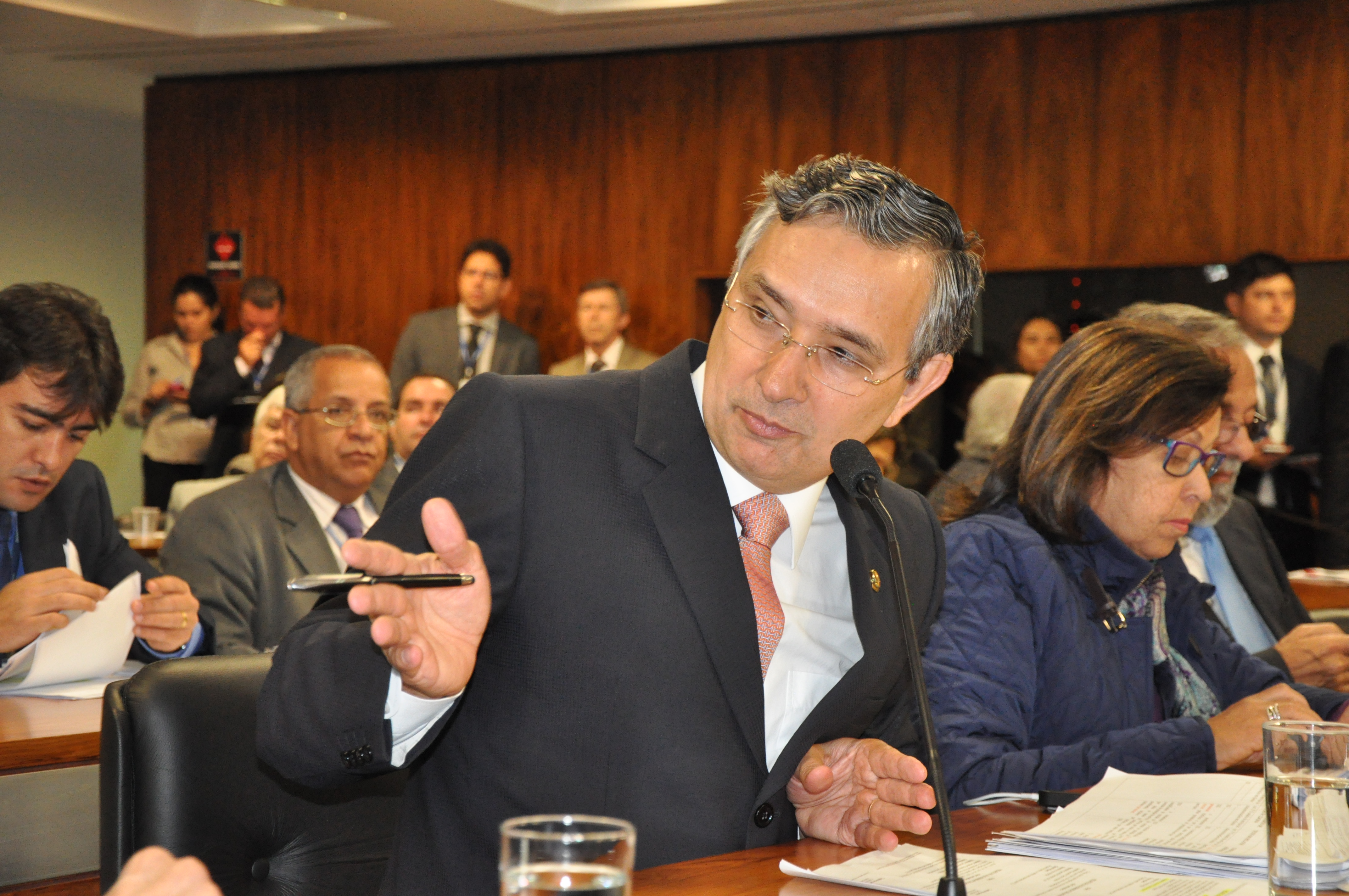 Senador Eduardo Amorim apresenta relatório favorável ao PLS 525/2013,