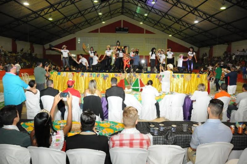 Concurso elege Garota e Garoto Forró Siri 2015