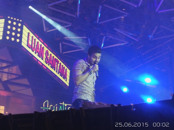 Show de Luan Santana reúne mais 100 mil pessoas na sexta noite do Forró Caju