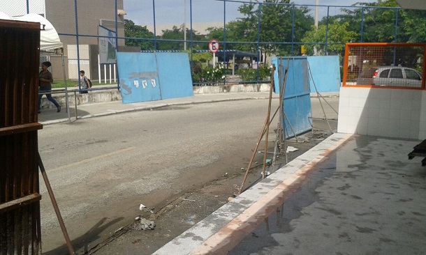 Terminal de integração da UFS sofre vandalismo com pichações