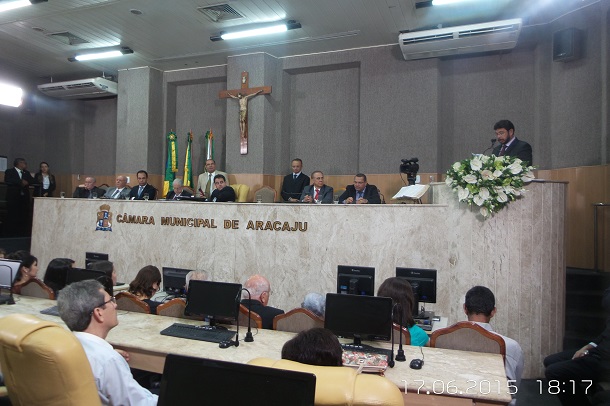 Secretário Valmor Barbosa se torna mais um Aracajuano após recebimento de título