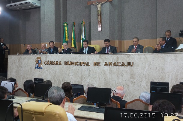 Secretário Valmor Barbosa se torna mais um Aracajuano após recebimento de título