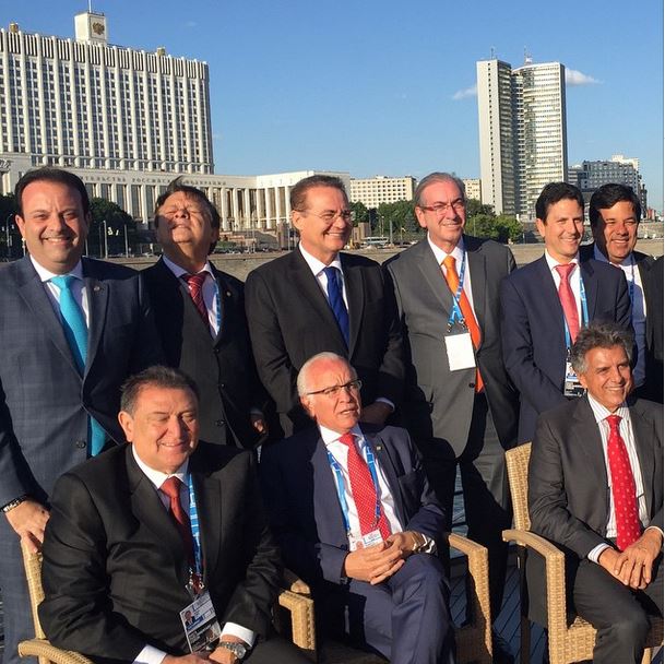 Parlamentares brasileiros assinam 1ª declaração do BRICS