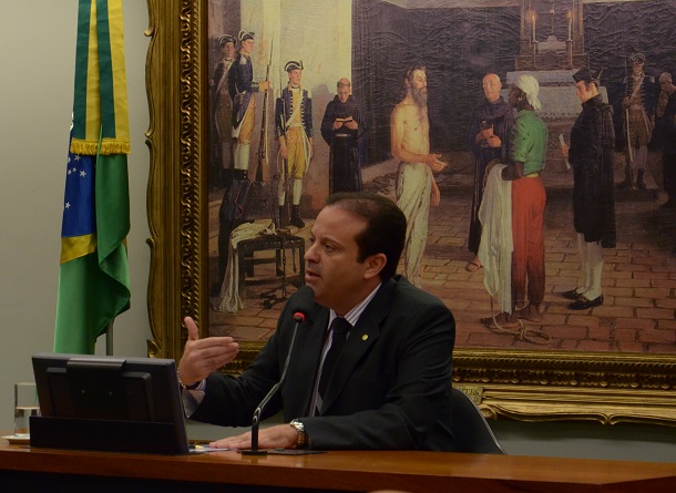 Piso Nacional para radialistas é aprovado na CCJC da Câmara Federal