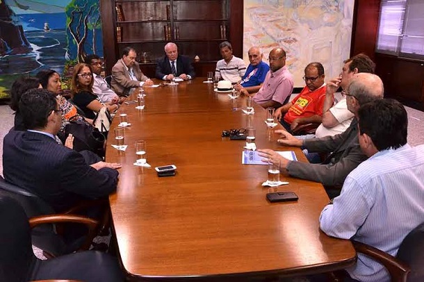 Movimento intersindical comparece ao TCE para pedir apoio no impasse com Governo