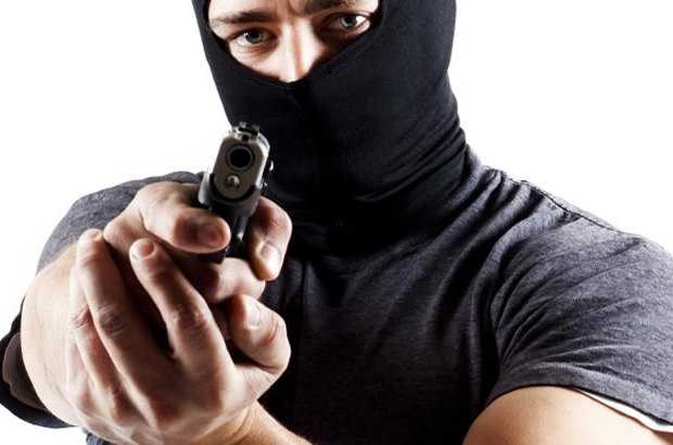 Bandidos invadem residência de advogado em Itaporanga levam carro HB20 e jóias