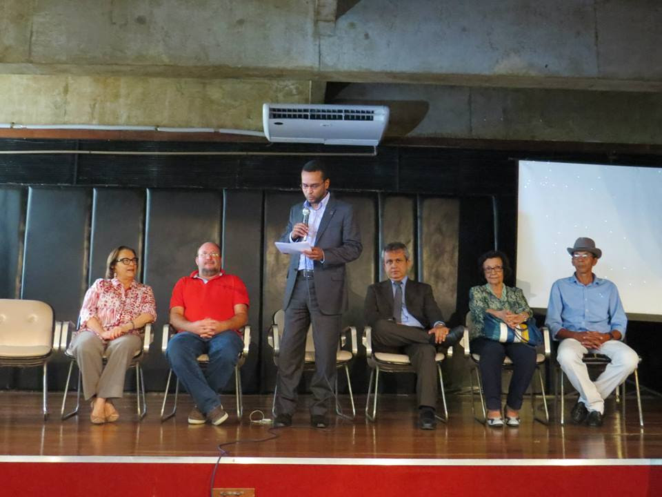 Ana Lúcia debate participação social nas políticas culturais durante seminário