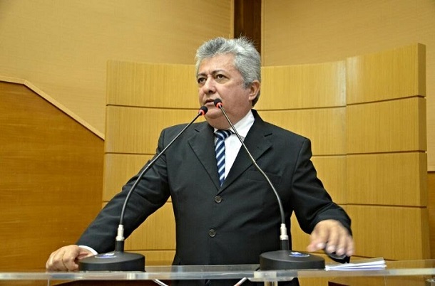 Deputado Gilson Andrade lamenta a situação de abandono das escolas estaduais