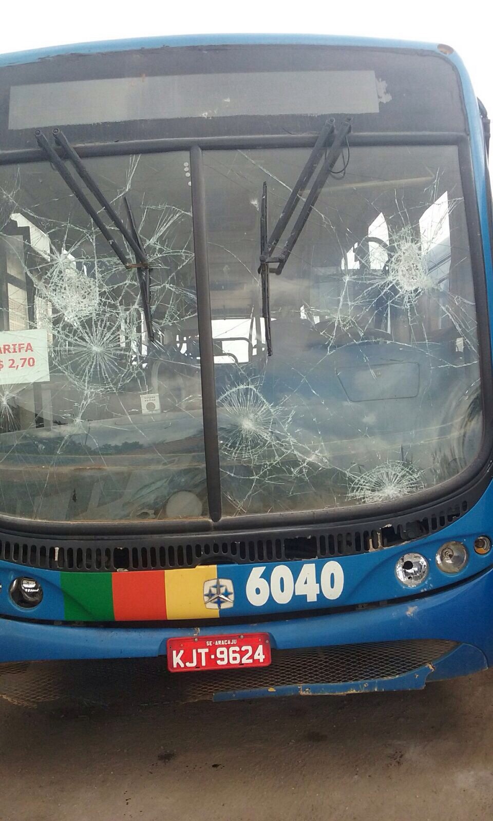 Ação de vandalos em São Cristóvão deixa ônibus inutilizados