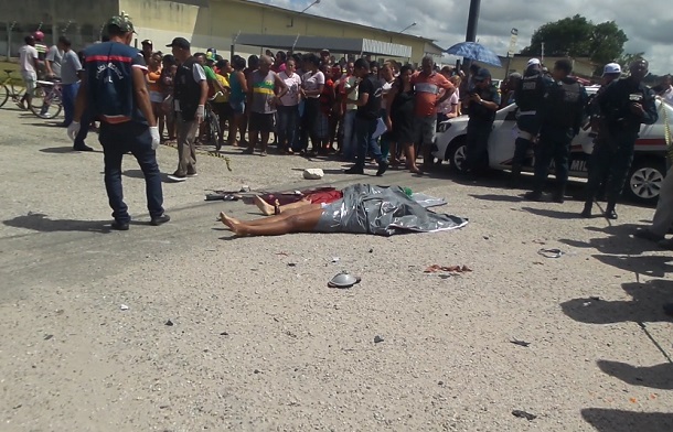 Casal morre em acidente com carreta no município de Nossa Senhora do Socorro