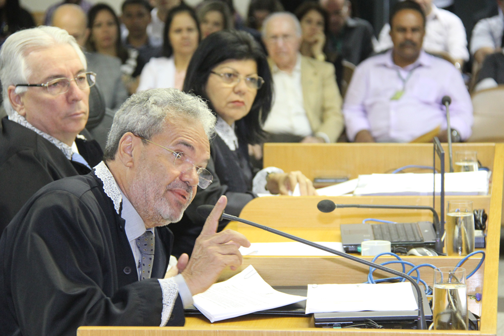 TCE dá prazo de 48h para PMA explicar interrupção na coleta do lixo