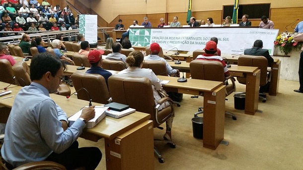 Catadoras de mangaba e pescadores debatem a criação da Resex Sul na Alese