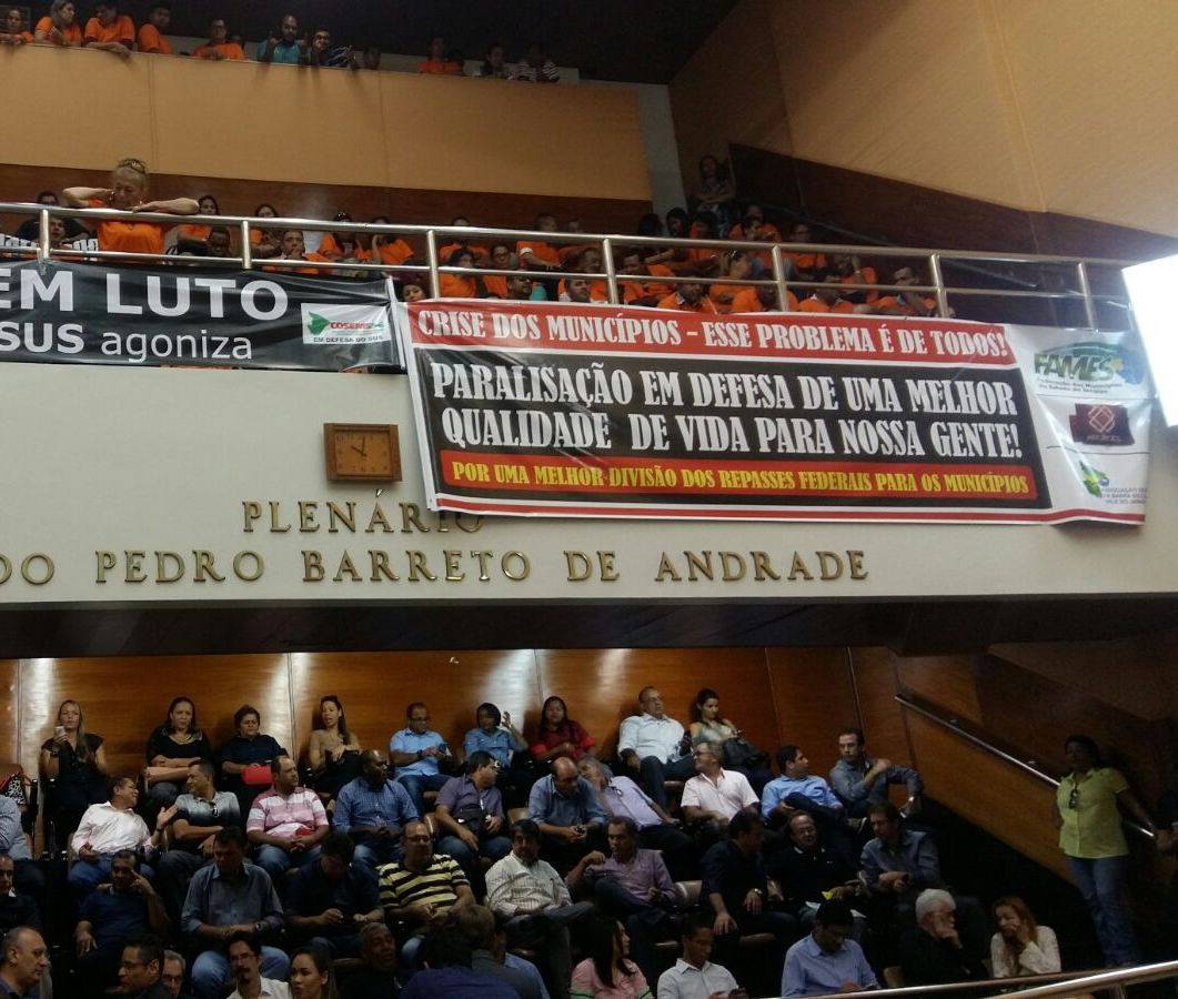Prefeitos fazem mobilização na assembléia contra a crise