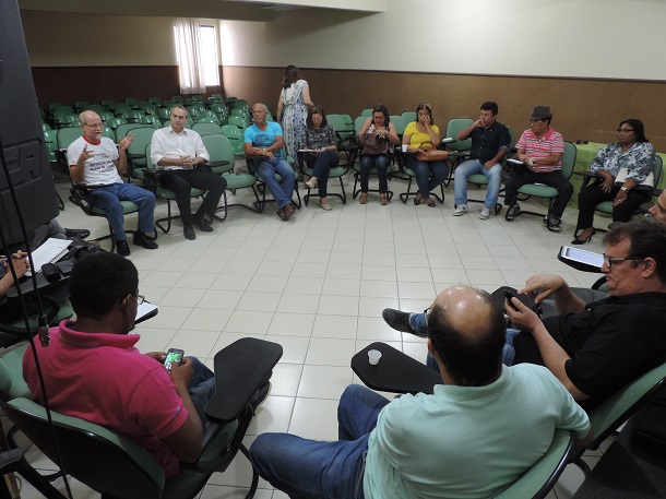 Sindicalistas deliberam indicativo de greve unificada