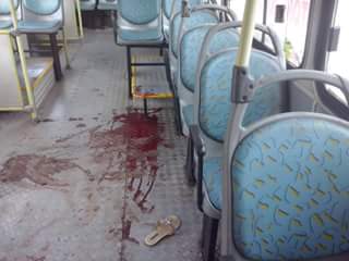 Policia prende mulher e apreende menor acusados matar jovem no ônibus