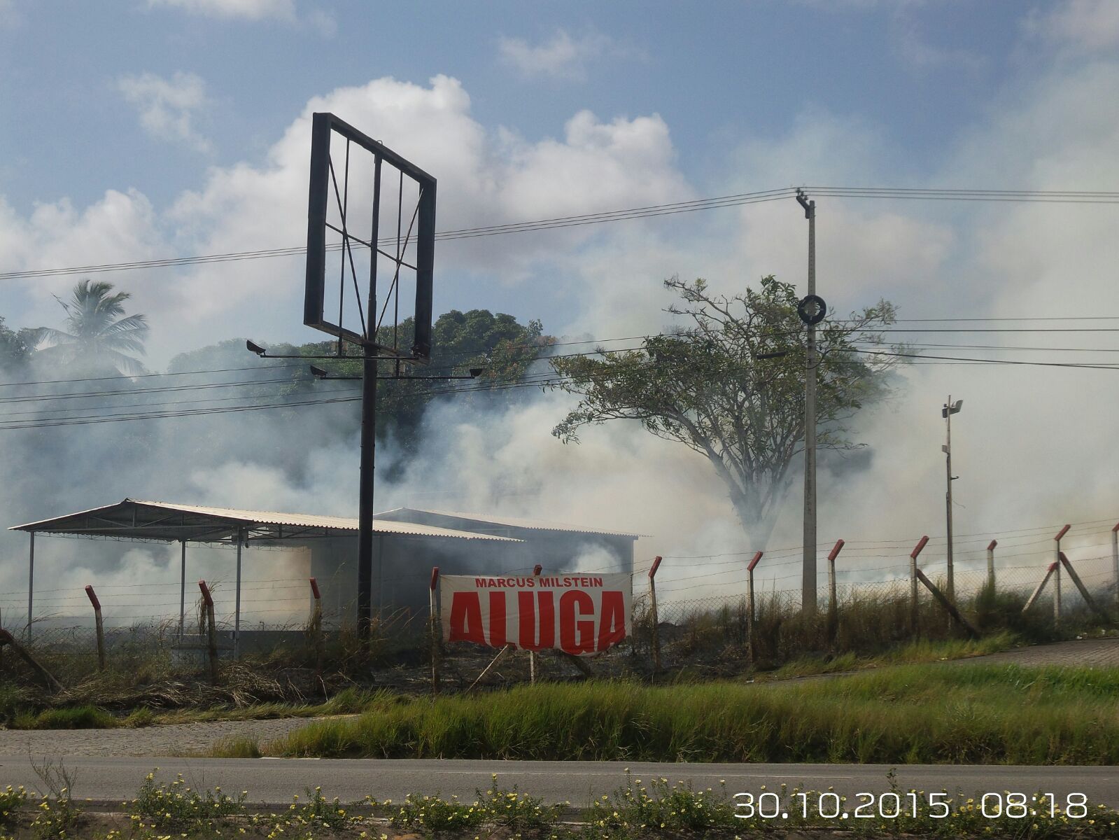 Incêndio em área do Café Sul Americano provoca medo nos comerciantes da BR 235