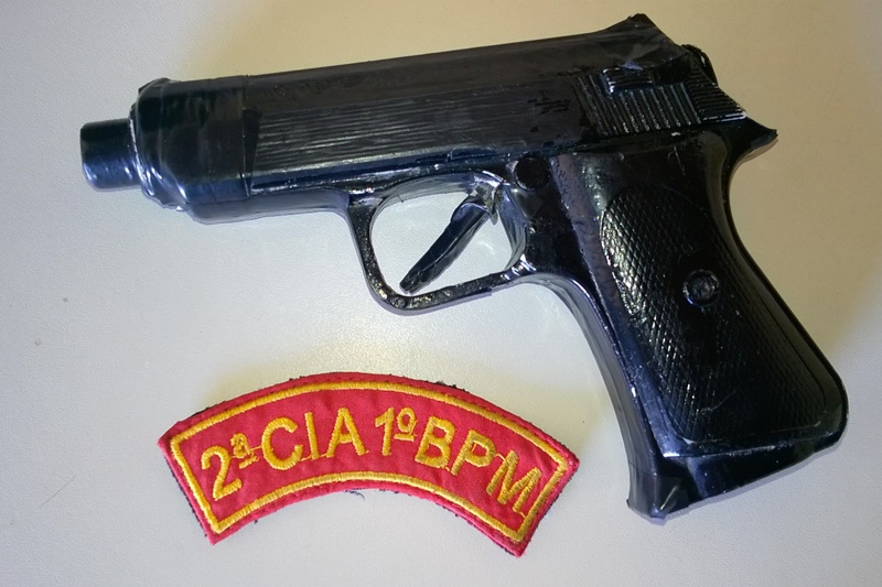 PM apreende simulacro de arma de fogo com aluno em escola pública da capital