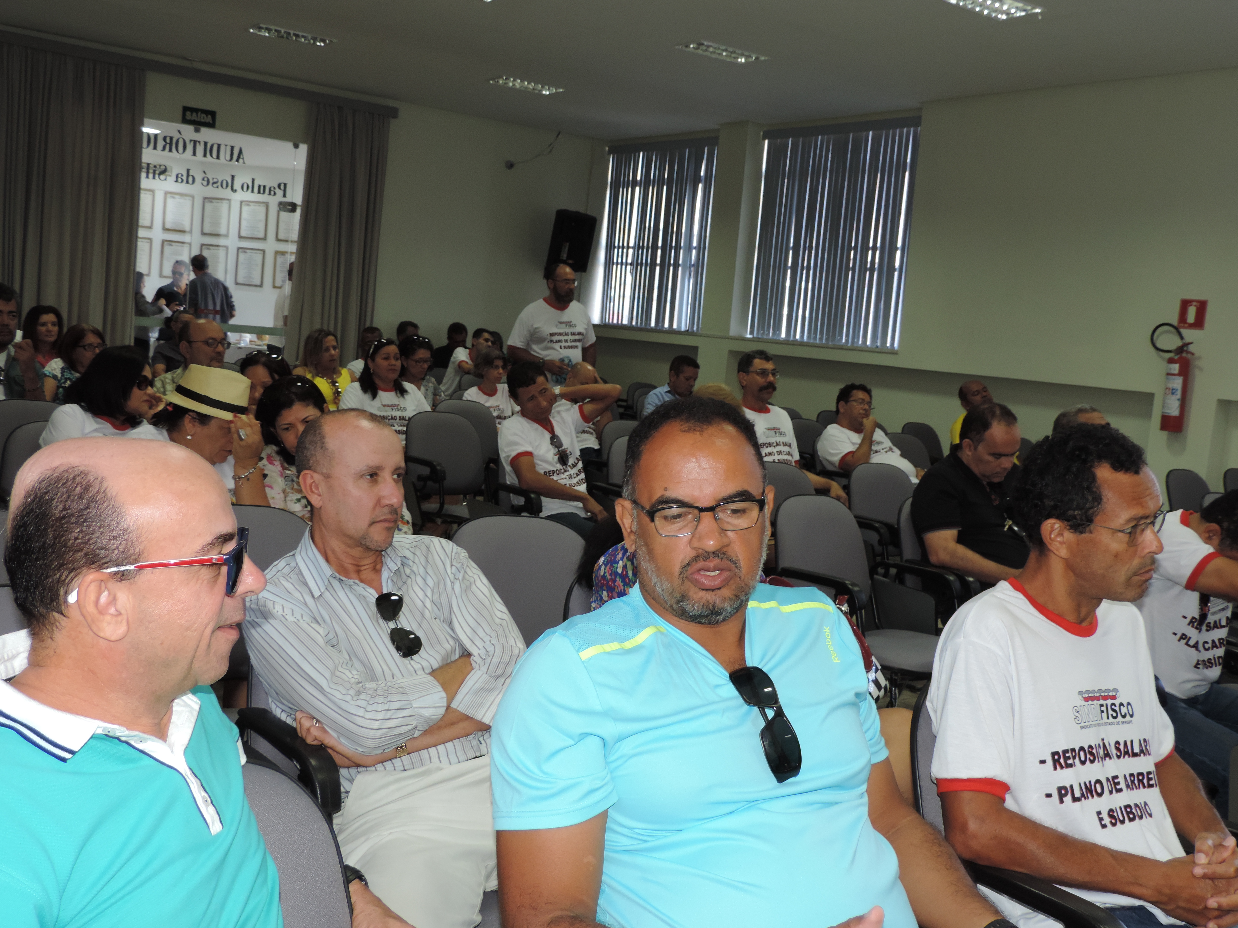 Fiscais de tributos aprovam agenda de protestos em defesa do Plano de Carreira