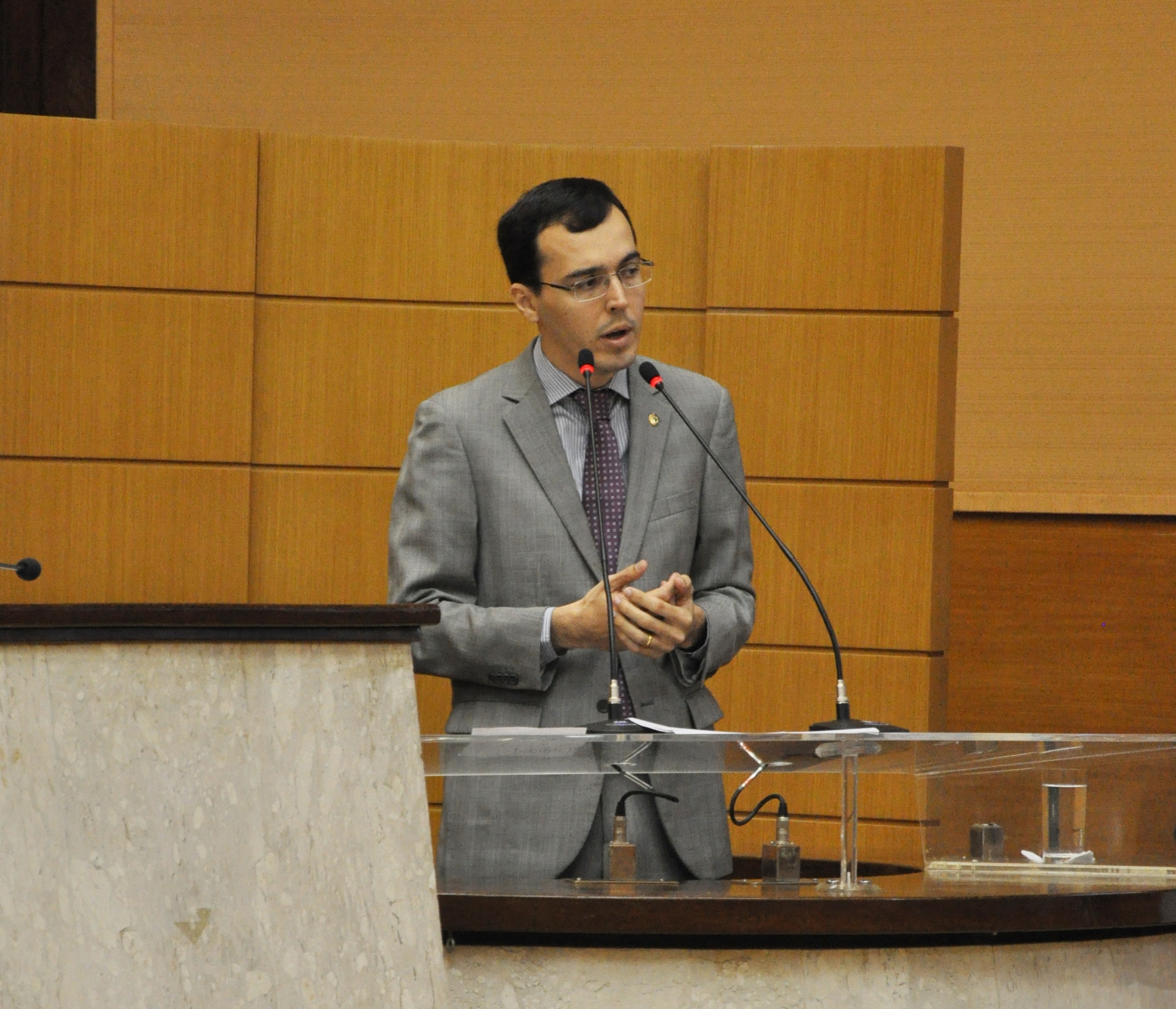 Deputado critica opção do Governo de utilizar depósitos judiciais  para o pagamento do funcionalismo