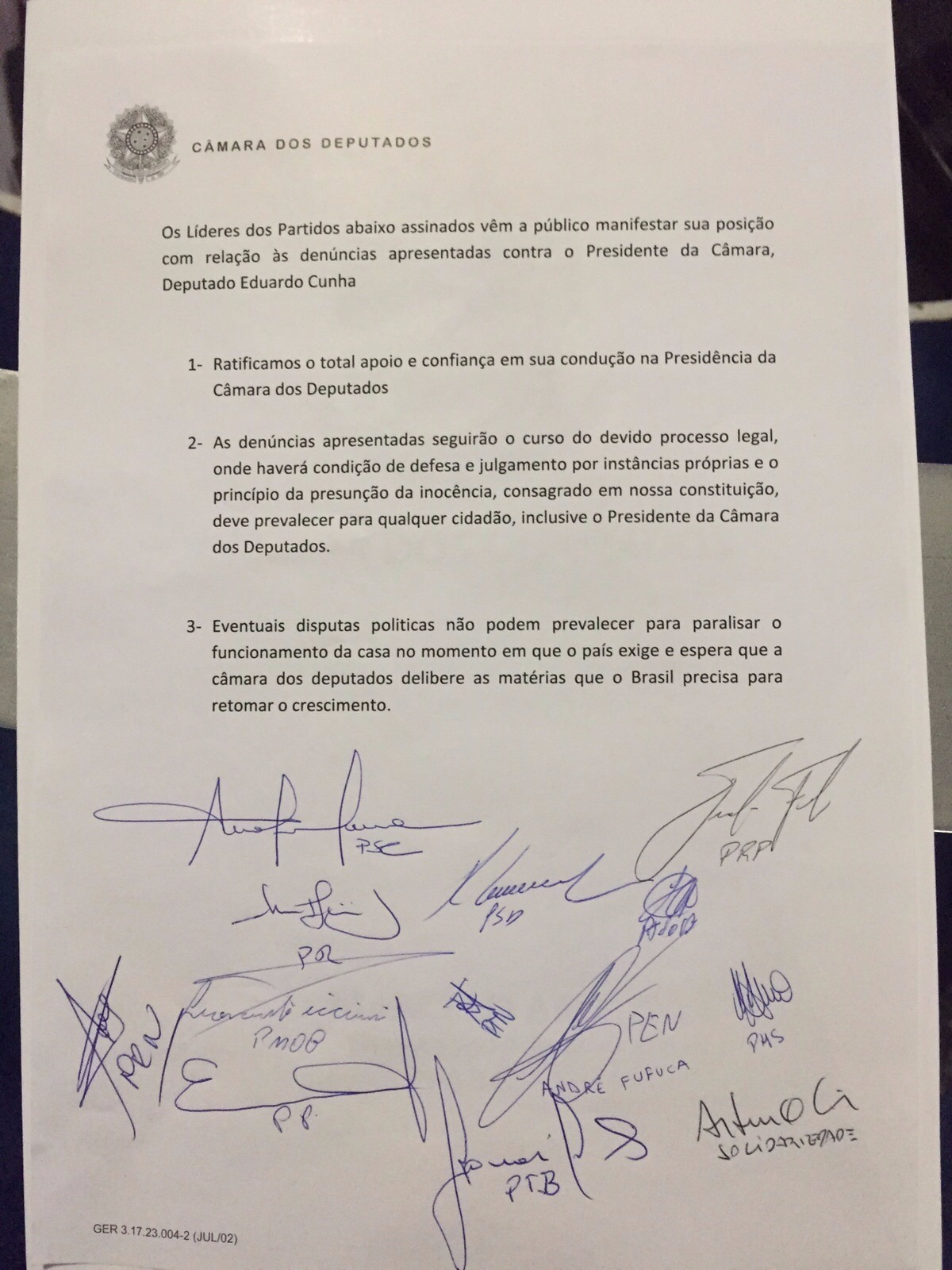 Deputados assinam manifesto de apoio a Eduardo Cunha