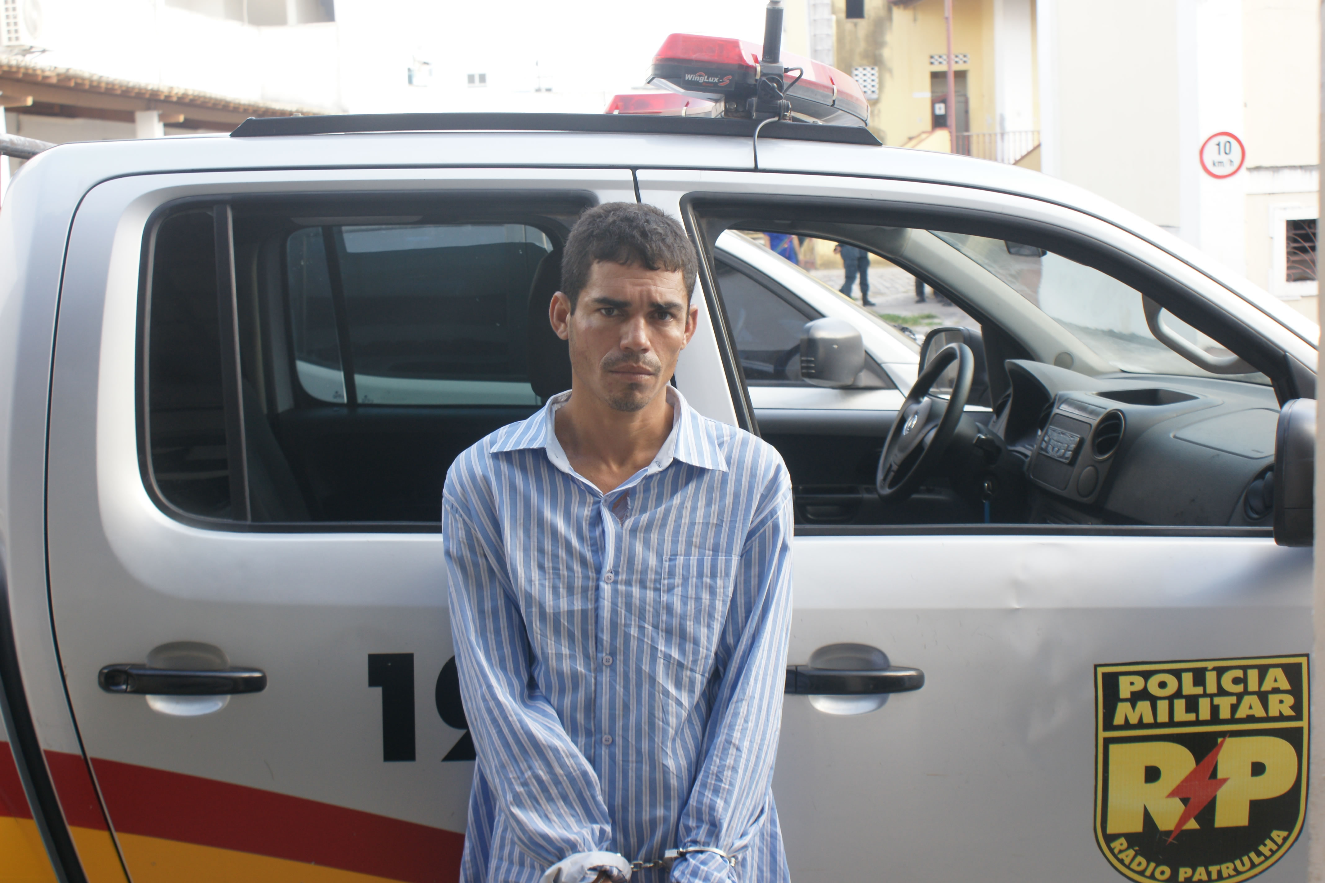 PM prende um dos bandidos que tentou roubar a banco em Laranjeiras