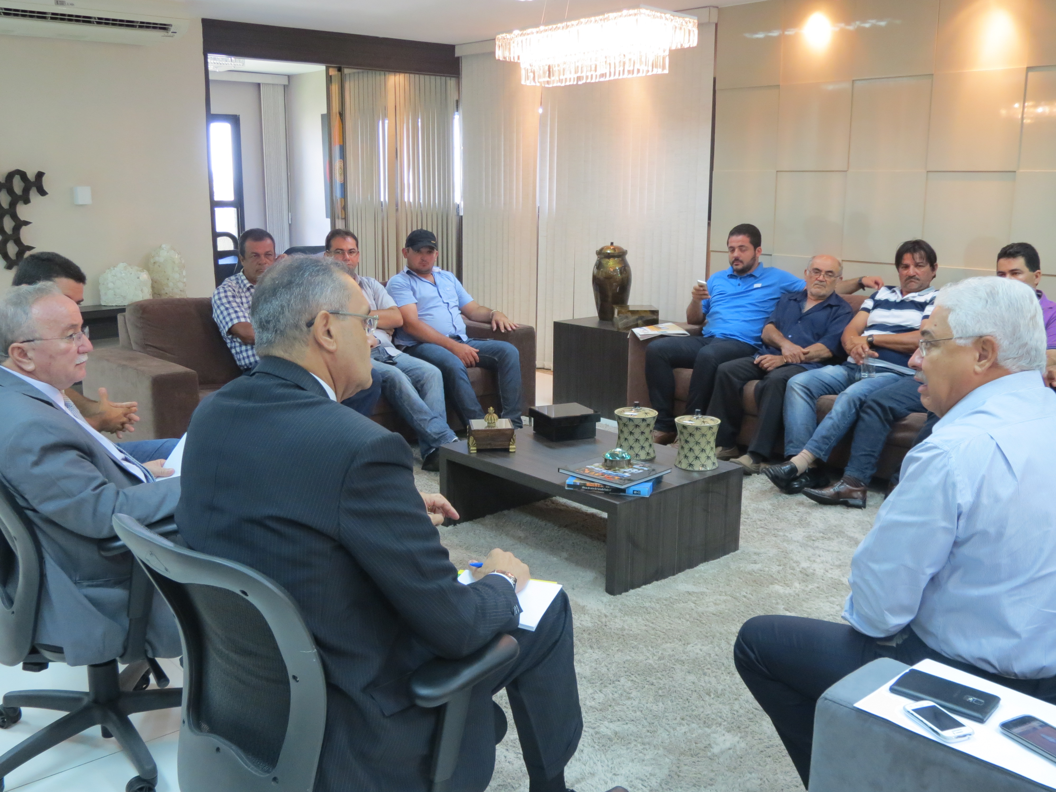 Presidente da Alese se reúne com produtores da Ribeira para discutir uso racional da água