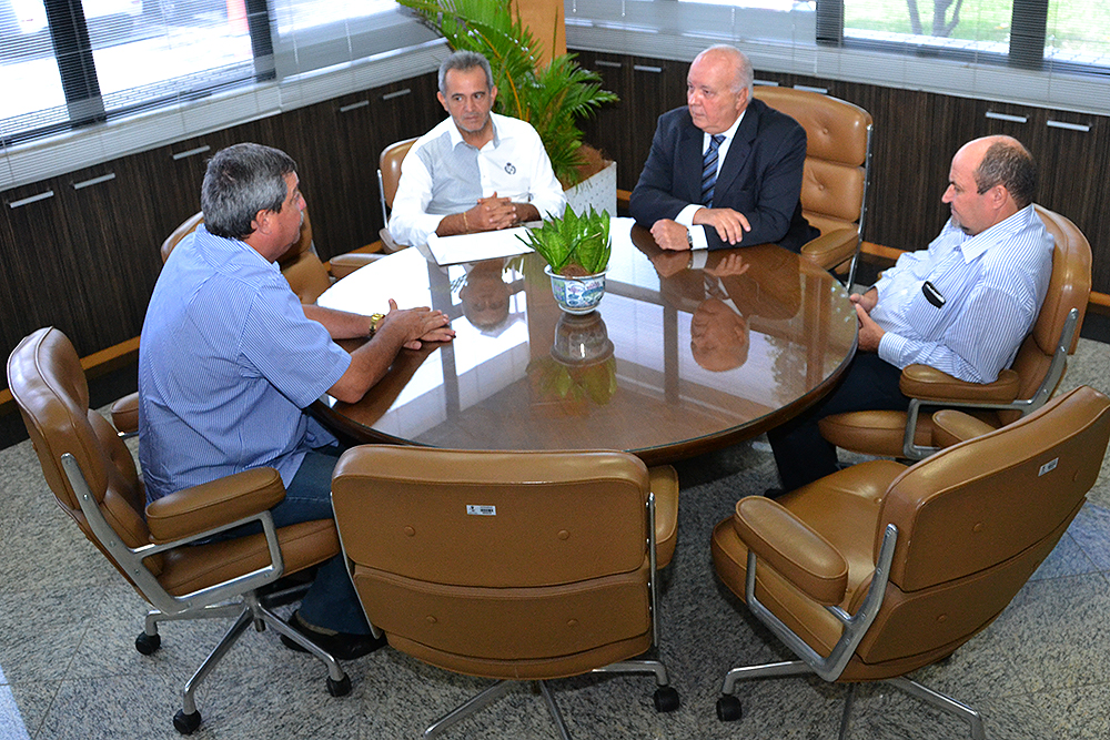 Prefeitos vão ao TCE para apresentar números da crise nos municípios