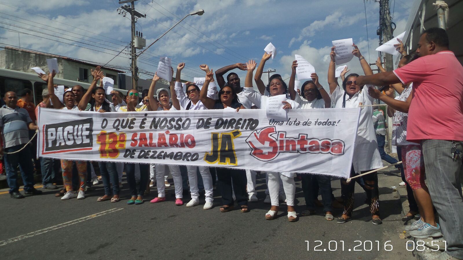 Trabalhadores do Cirurgia fazem ato de protesto por causa de salários