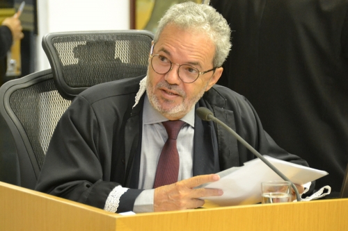 TCE extingue comissões e exonera CCs