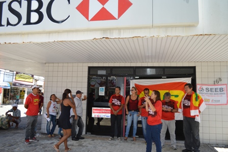 Sindicato dos Bancários retarda expediente no HSBC