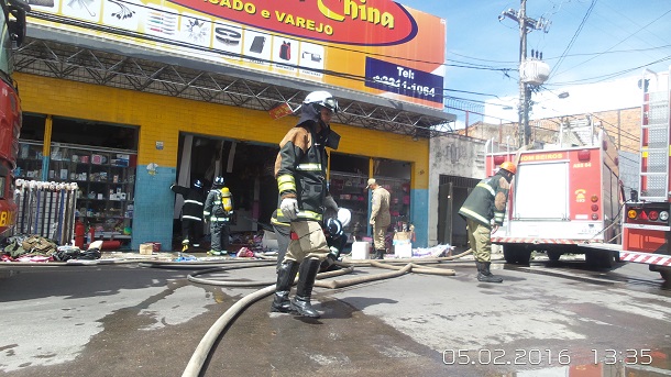 Lojão da China pega fogo no centro de Aracaju