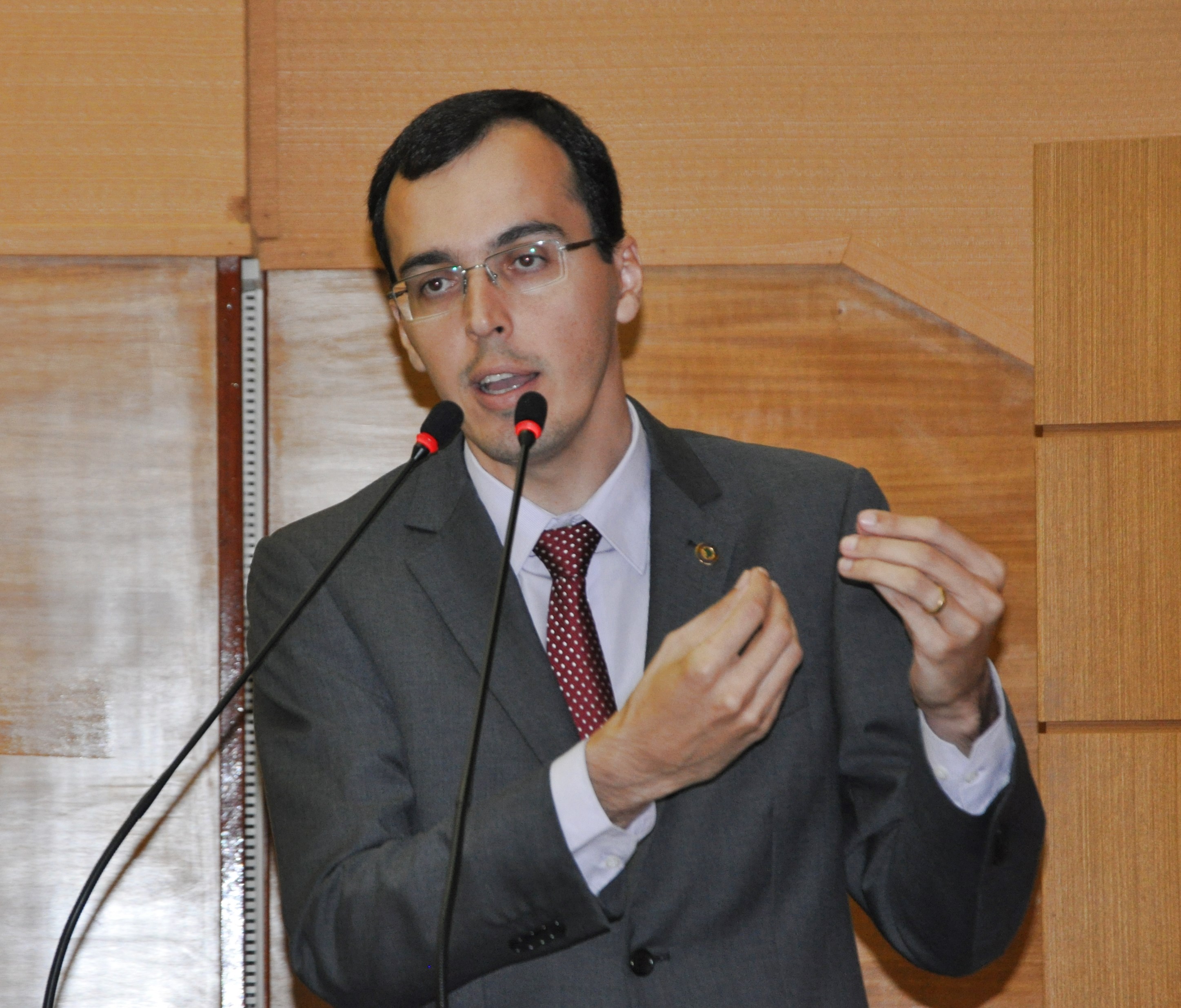 Deputado diz que Governo precisa priorizar gastos com os interesses da população