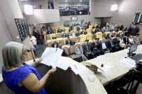 Secretária apresenta na Câmara balanço de ações desenvolvidas pela PMA em 2015