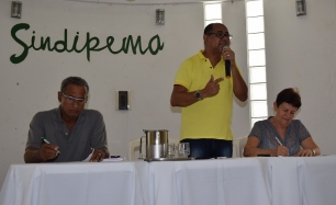 Professores de Aracaju realizam ato contra atraso no salário nesta segunda, 16