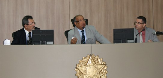 Presidente do TRE reúne juízes para discutir eleições