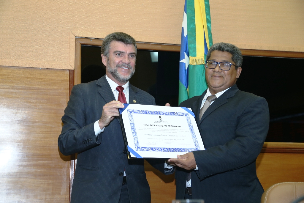 Decorador baiano “Lico Cardoso” recebe da Alese titulo de cidadão Sergipano