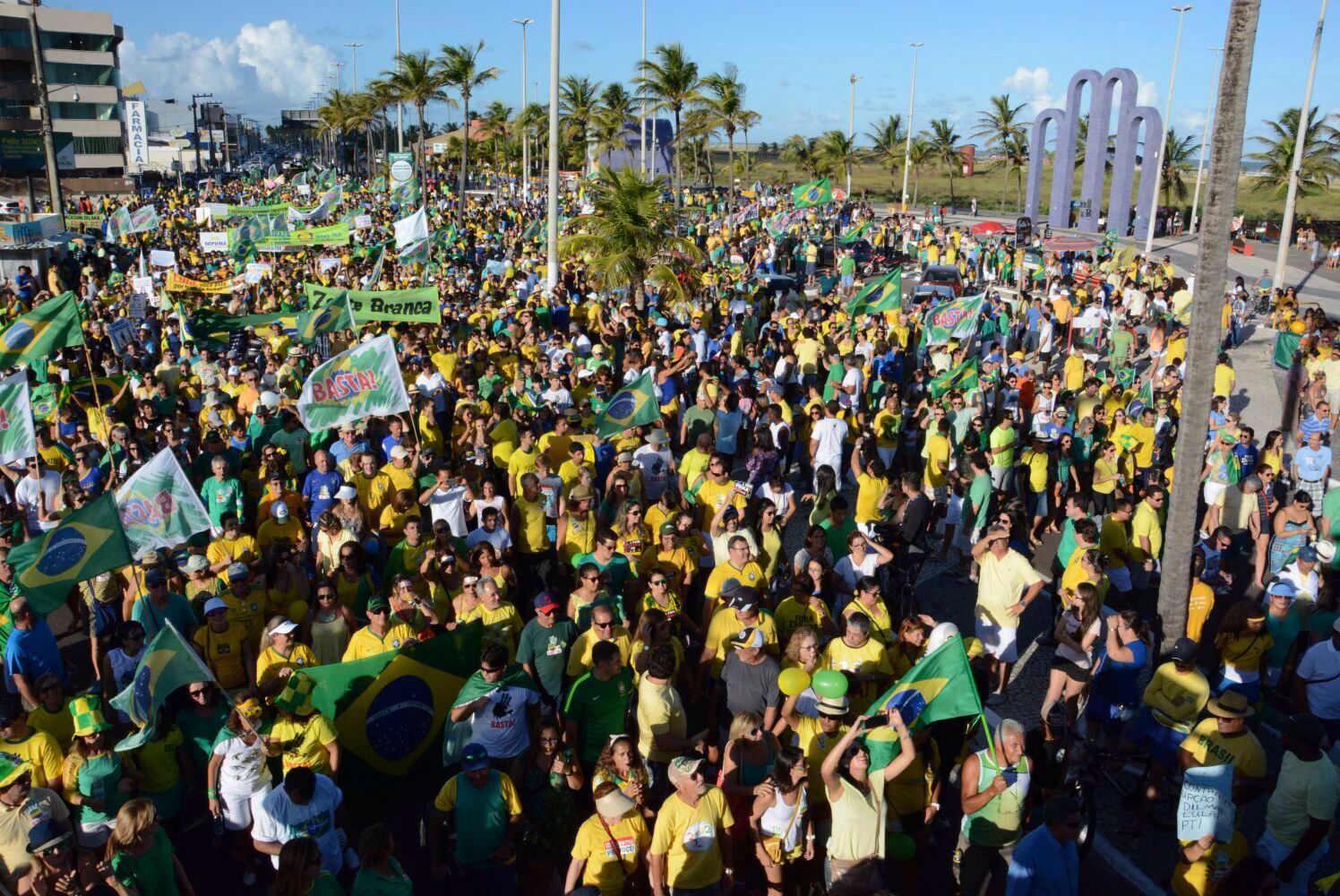 Polícia estima que 10 mil foram a Orla em ato contra a corrupção