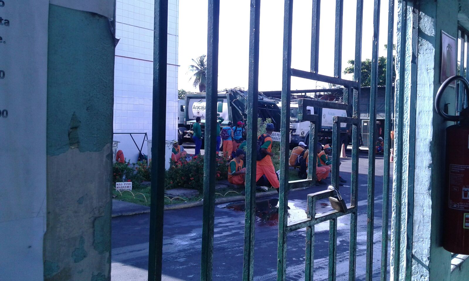 Torre suspende coleta de lixo na Capital Aracajuana