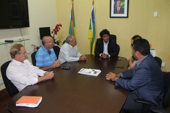 Taxistas pedem ajuda ao secretario da SSP para combater clandestinos e bandidos