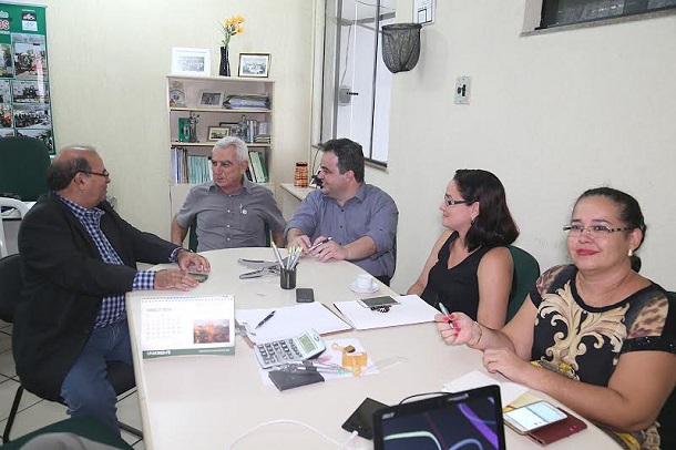 SINDMED apresenta pauta de reivindicação e pede apoio  ao presidente  Vinicius Porto