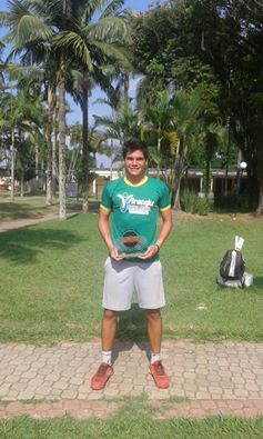 Tenista Vinícius Gomes é campeão de torneio em Minas Gerais