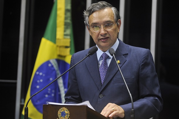 “Grupo político que comanda meu Estado há mais de nove anos vai levando para o fundo do poço as contas públicas estaduais”, diz  Amorim