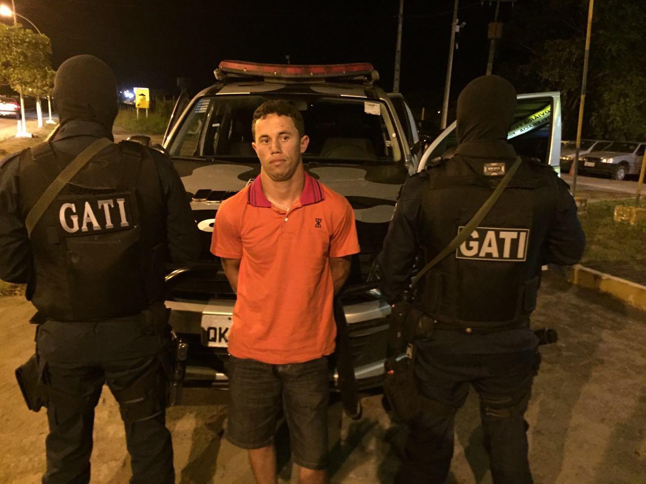 Policiais do GATI prendem em Itabaiana jovem com arma e moto roubada