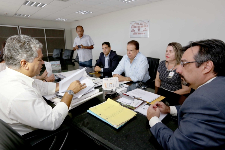 Prefeitura de Aracaju entrega documentação do BRT no Ministério Público