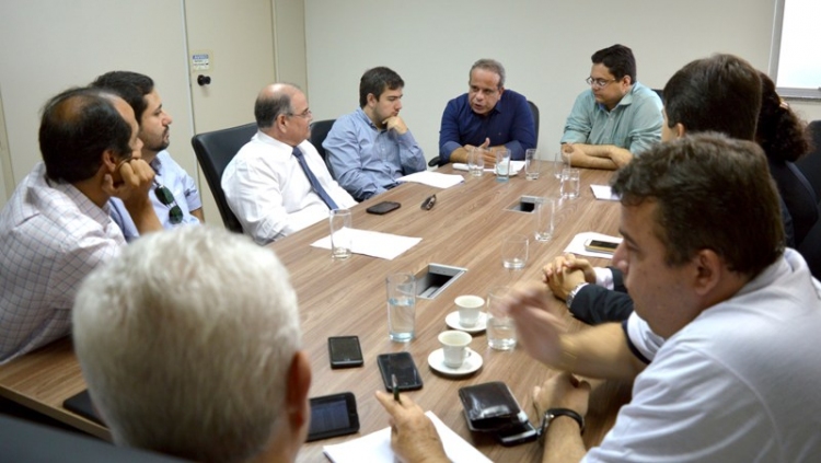 Médicos de Aracaju decidem adiar greve após reunião com a prefeitura