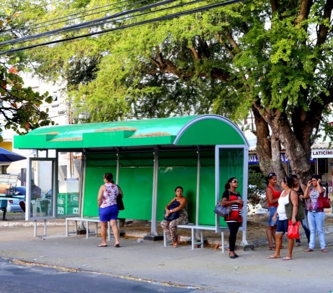 Novos abrigos de ônibus são instalados na capital